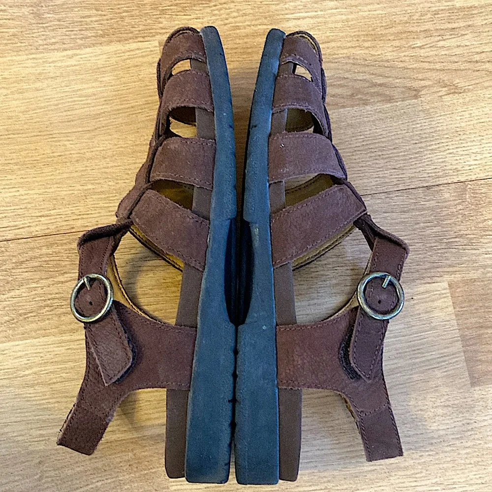 NEW Thom McAn Sandals Brown Suede Size 8